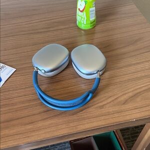 Apple AirPod Maxes - Blue